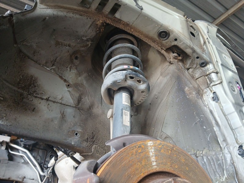 Recambio de amortiguador delantero izquierdo para volkswagen golf vi (5k1) 1.6 tdi referencia OEM IAM   