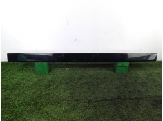 Recambio de moldura para land rover discovery v (l462) 2.0 sd4 4x4 referencia OEM IAM HT3240406  MOLDURA PORTON/MALETERO - NEGRO