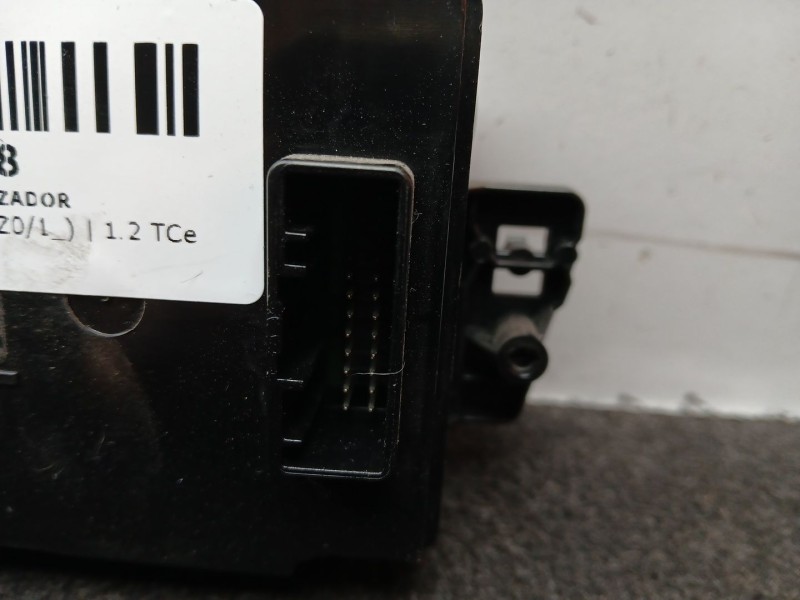 Recambio de mando climatizador para renault scénic iii (jz0/1_) 1.2 tce referencia OEM IAM T1001909K VALEO 