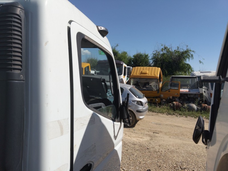Recambio de puerta delantera derecha para fuso (mitsubishi) canter 7c18 referencia OEM IAM   