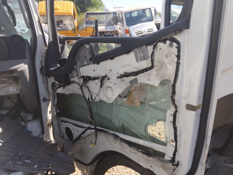 Recambio de puerta delantera derecha para fuso (mitsubishi) canter 7c18 referencia OEM IAM   