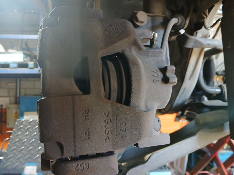 Recambio de pinza freno delantera derecha para renault scénic iii (jz0/1_) 1.2 tce referencia OEM IAM   