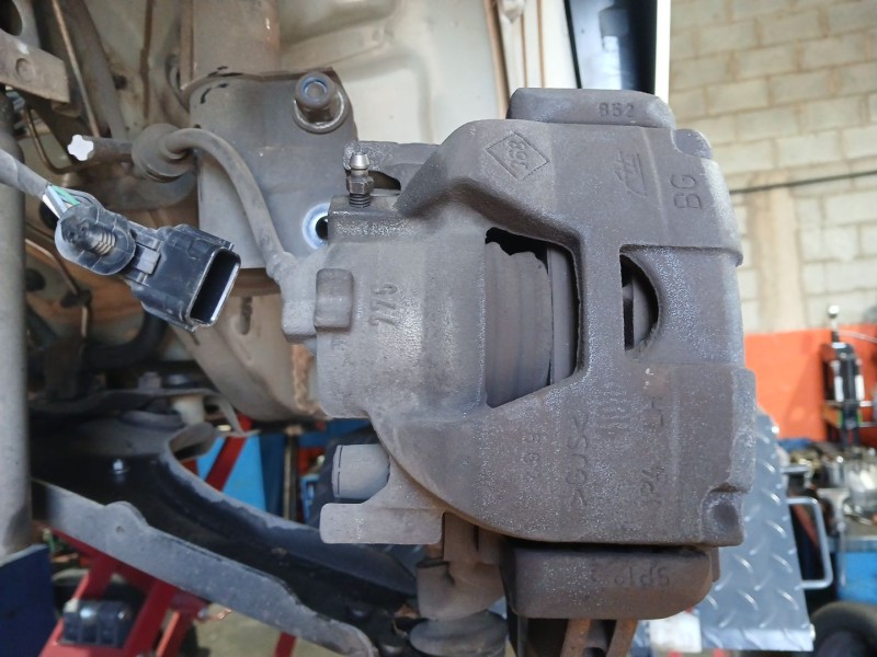 Recambio de pinza freno delantera izquierda para renault scénic iii (jz0/1_) 1.2 tce referencia OEM IAM   