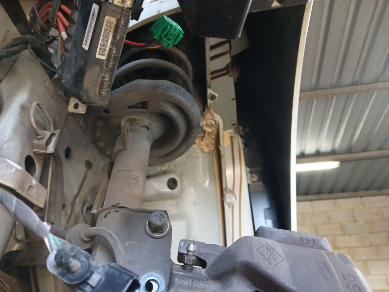 Recambio de amortiguador delantero izquierdo para renault scénic iii (jz0/1_) 1.2 tce referencia OEM IAM   