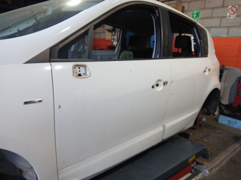 Recambio de puerta delantera izquierda para renault scénic iii (jz0/1_) 1.2 tce referencia OEM IAM   