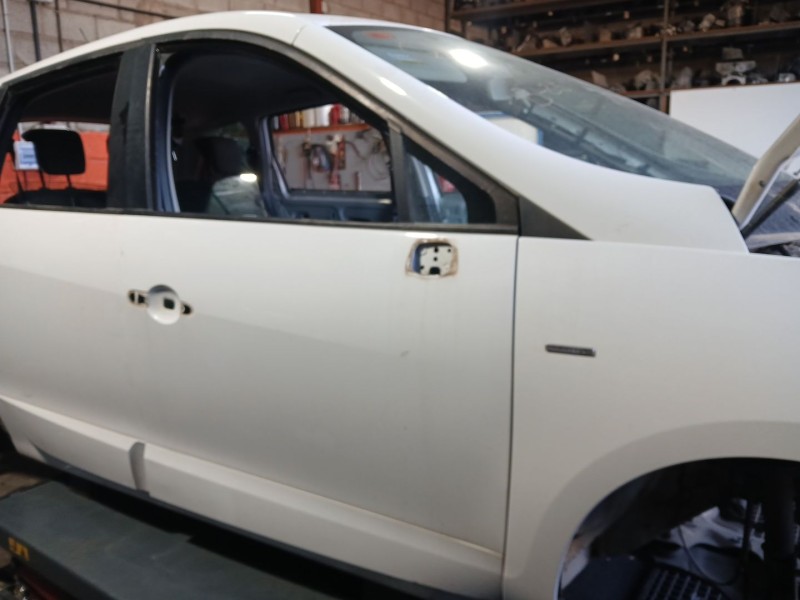Recambio de puerta delantera derecha para renault scénic iii (jz0/1_) 1.2 tce referencia OEM IAM   
