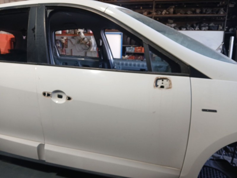 Recambio de puerta delantera derecha para renault scénic iii (jz0/1_) 1.2 tce referencia OEM IAM   