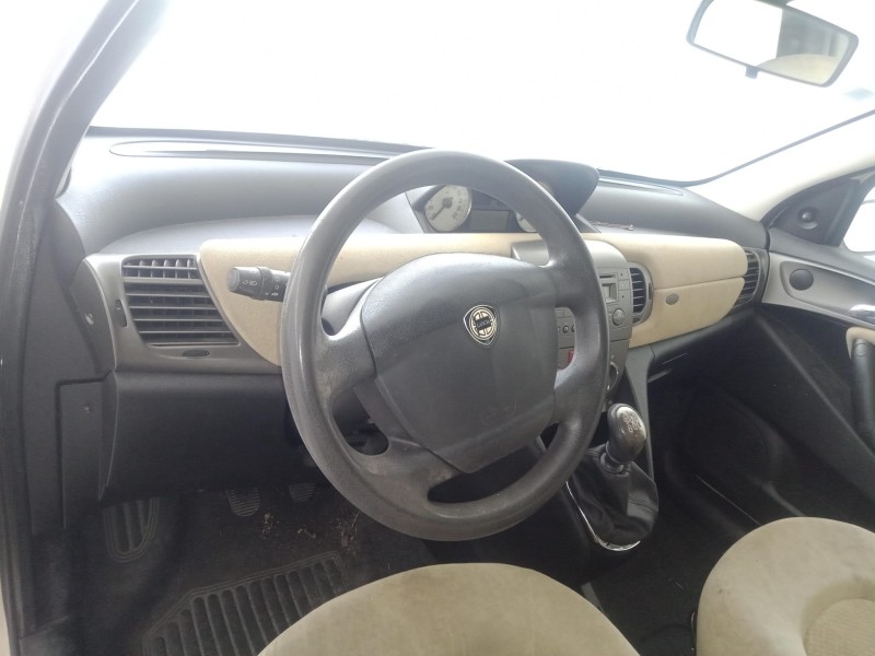 lancia ypsilon (843_) del año 2006