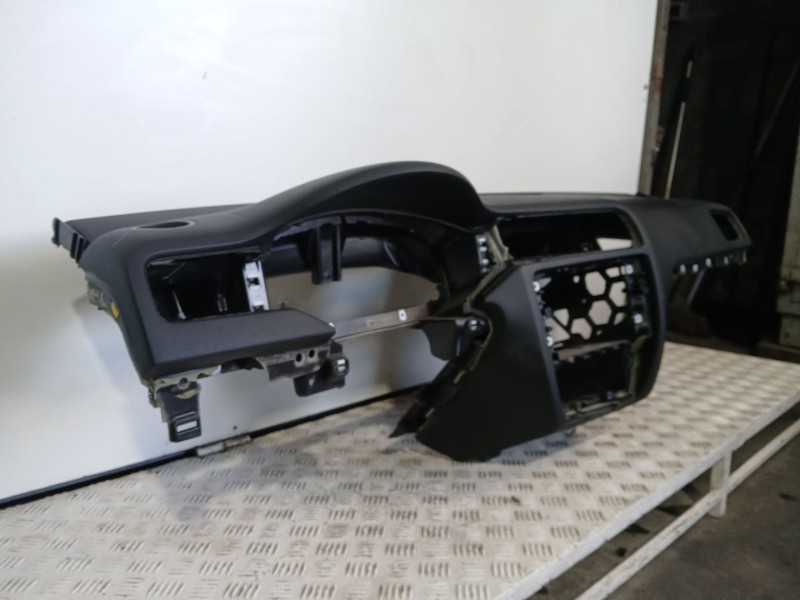 Recambio de salpicadero para volkswagen jetta iv (162, 163, av3, av2) 2.0 tdi referencia OEM IAM 5C7857004D  NEGRO