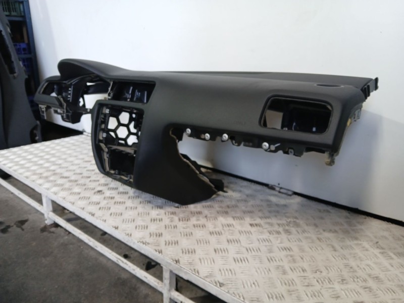Recambio de salpicadero para volkswagen jetta iv (162, 163, av3, av2) 2.0 tdi referencia OEM IAM 5C7857004D  NEGRO