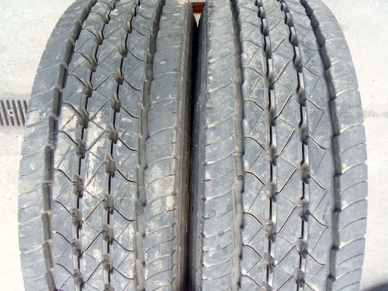 Recambio de pareja neumaticos para volvo fl xxx 7.2 diesel referencia OEM IAM 205/75R17.5 GOODYEAR GOODYEAR