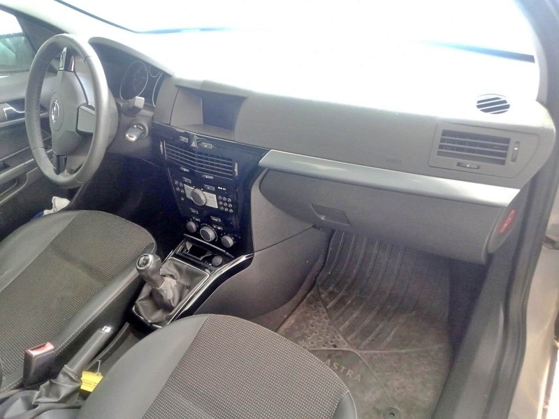 opel astra h sedán (a04) del año 2009