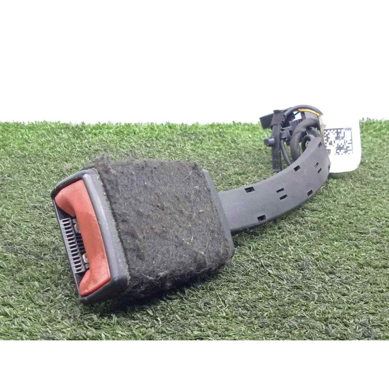 Recambio de enganche cinturon delantero derecho para audi a3 sedán(8vs) 2.0 16v tdi referencia OEM IAM 8V0857756B  
