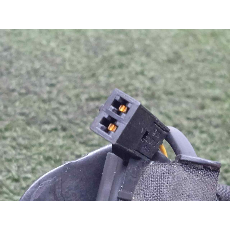 Recambio de enganche cinturon delantero derecho para audi a3 sedán(8vs) 2.0 16v tdi referencia OEM IAM 8V0857756B  