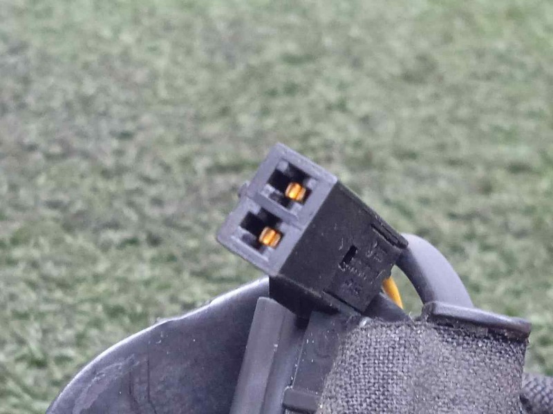 Recambio de enganche cinturon delantero derecho para audi a3 sedán(8vs) 2.0 16v tdi referencia OEM IAM 8V0857756B  