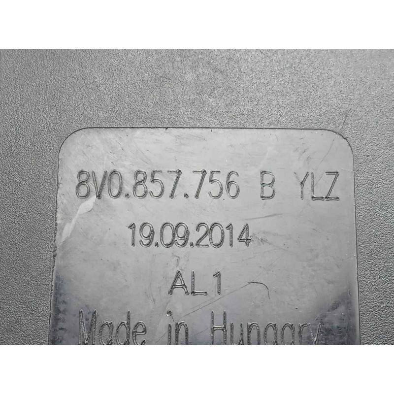 Recambio de enganche cinturon delantero derecho para audi a3 sedán(8vs) 2.0 16v tdi referencia OEM IAM 8V0857756B  