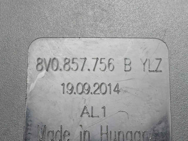 Recambio de enganche cinturon delantero derecho para audi a3 sedán(8vs) 2.0 16v tdi referencia OEM IAM 8V0857756B  