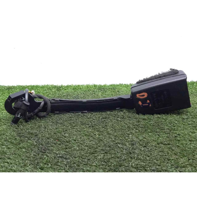 Recambio de enganche cinturon delantero derecho para audi a3 sedán(8vs) 2.0 16v tdi referencia OEM IAM 8V0857756B  