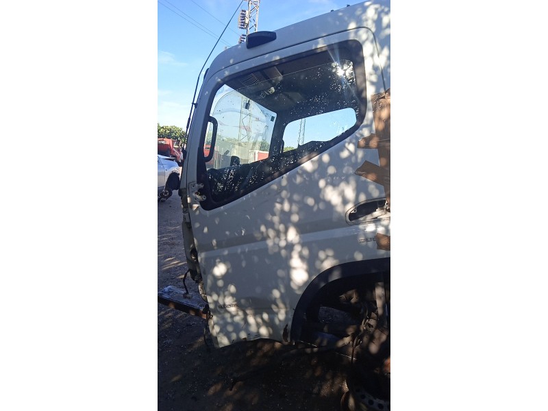 Recambio de puerta delantera izquierda para fuso (mitsubishi) canter 7c18 referencia OEM IAM   