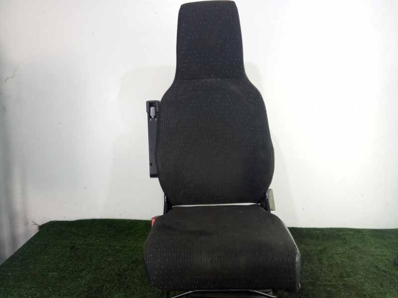 Recambio de asiento delantero izquierdo para fuso (mitsubishi) canter 7c18 referencia OEM IAM SIN REFERENCIA  