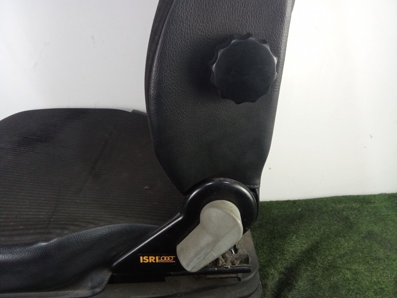 Recambio de asiento delantero izquierdo para fuso (mitsubishi) canter 7c18 referencia OEM IAM SIN REFERENCIA  