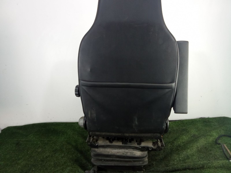 Recambio de asiento delantero izquierdo para fuso (mitsubishi) canter 7c18 referencia OEM IAM SIN REFERENCIA  