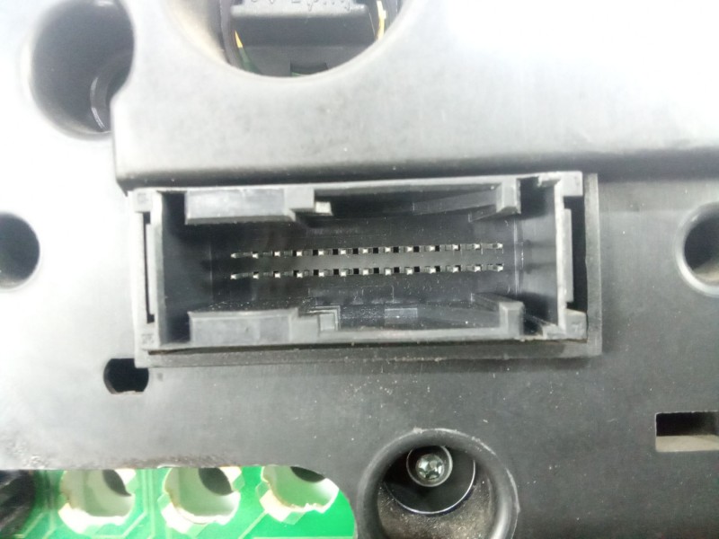Recambio de cuadro instrumentos para toyota avensis (_t22_) 1.6 (at220_) referencia OEM IAM 8325469001 2.CONECTORES 