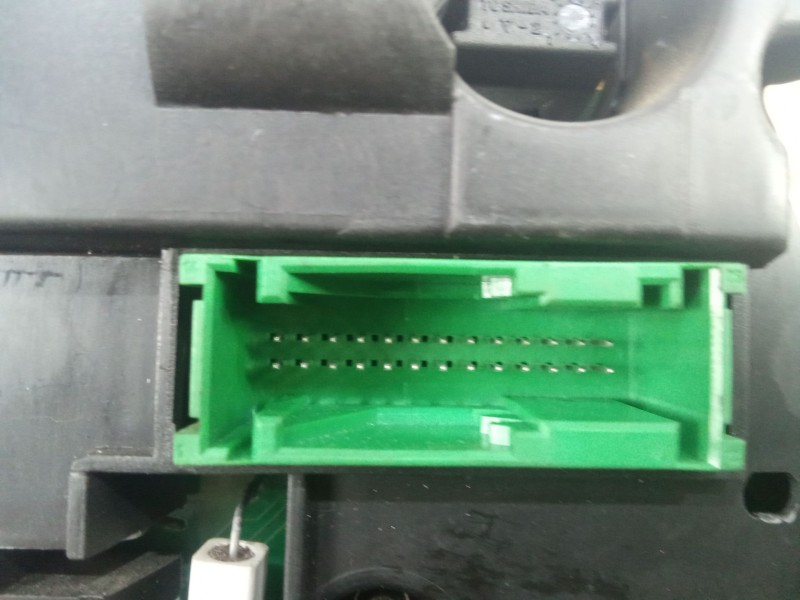 Recambio de cuadro instrumentos para toyota avensis (_t22_) 1.6 (at220_) referencia OEM IAM 8325469001 2.CONECTORES 
