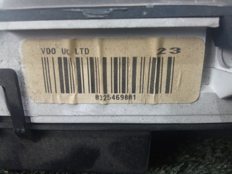 Recambio de cuadro instrumentos para toyota avensis (_t22_) 1.6 (at220_) referencia OEM IAM 8325469001 2.CONECTORES 