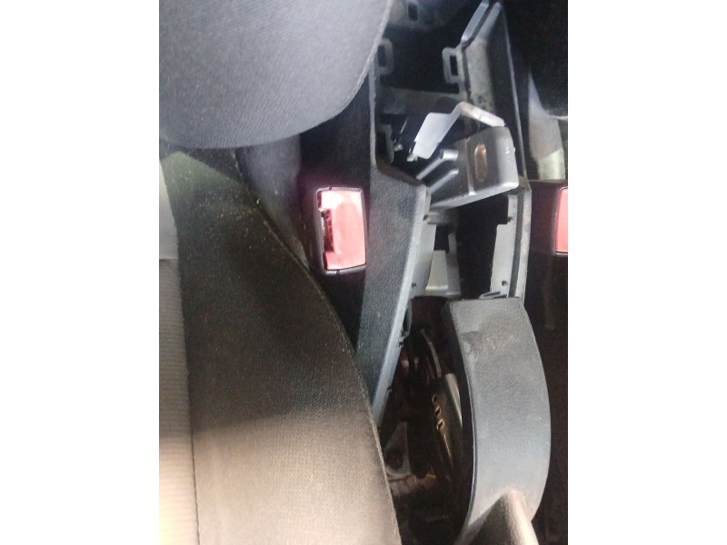 Recambio de enganche cinturon delantero derecho para seat ibiza iv st (6j8, 6p8) 1.6 tdi referencia OEM IAM   