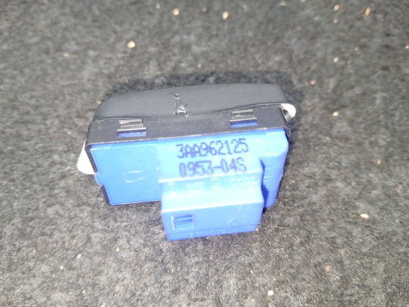 Recambio de mando cierre centralizado para volkswagen passat b7 (362) 2.0 tdi referencia OEM IAM 3AA962125  
