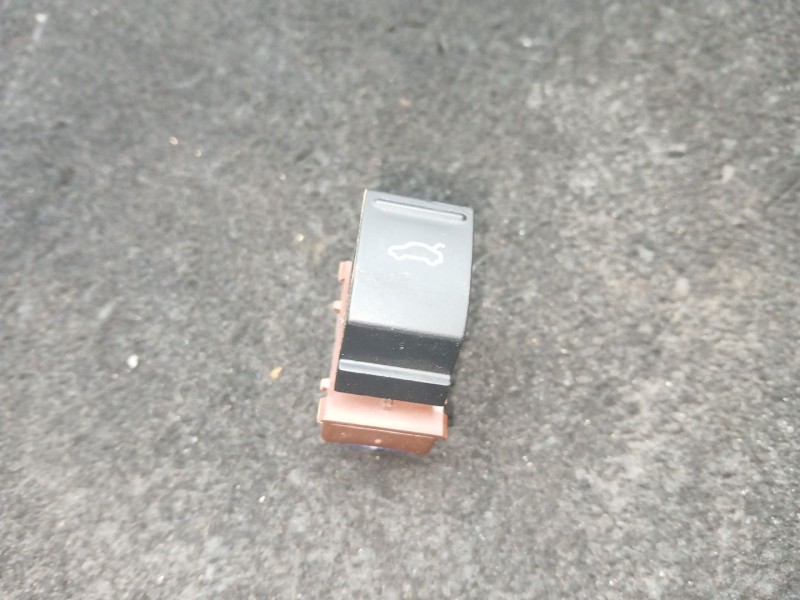 Recambio de interruptor para volkswagen passat b7 (362) 2.0 tdi referencia OEM IAM 3AA959831 APERTURA MALETERO 