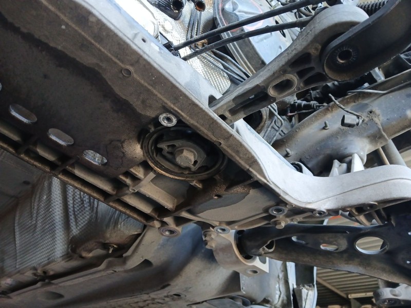 Recambio de puente delantero para volkswagen passat b7 (362) 2.0 tdi referencia OEM IAM   
