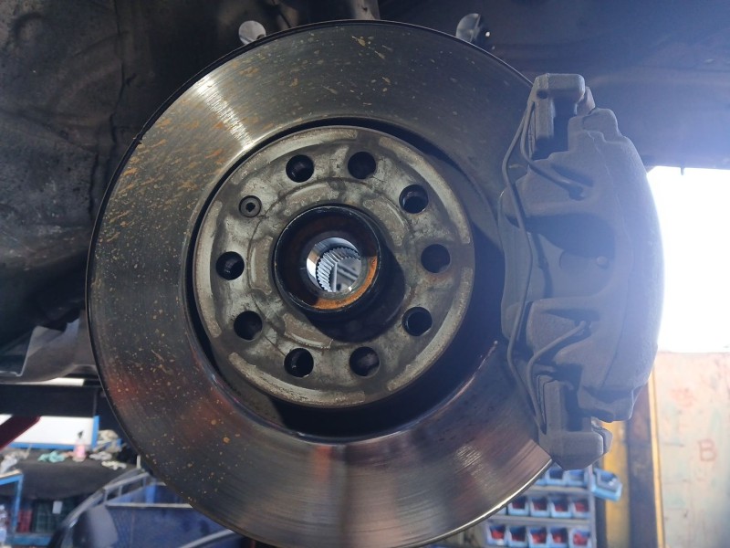 Recambio de mangueta delantera derecha para volkswagen passat b7 (362) 2.0 tdi referencia OEM IAM   