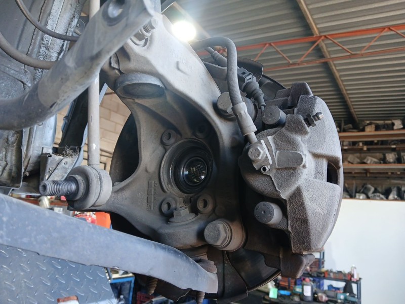 Recambio de mangueta delantera izquierda para volkswagen passat b7 (362) 2.0 tdi referencia OEM IAM   