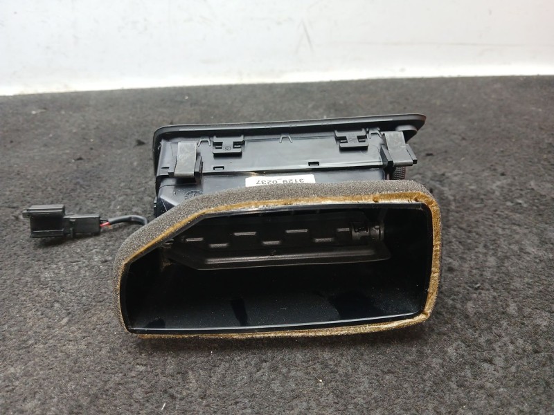 Recambio de aireador delantero derecho para volkswagen passat b7 (362) 2.0 tdi referencia OEM IAM 3AB819702A TRW 