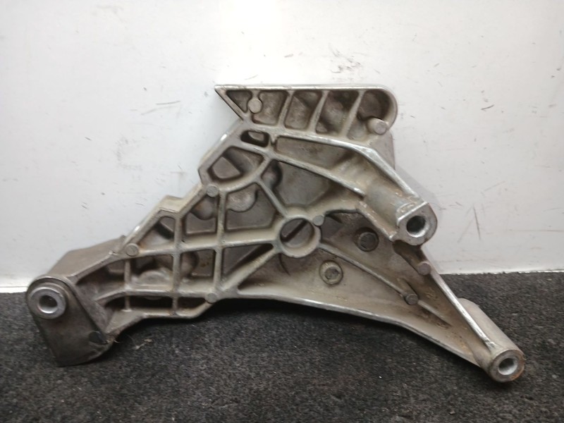 Recambio de soporte motor para audi a3 (8p1) 2.0 tdi 16v referencia OEM IAM 03G199207E  
