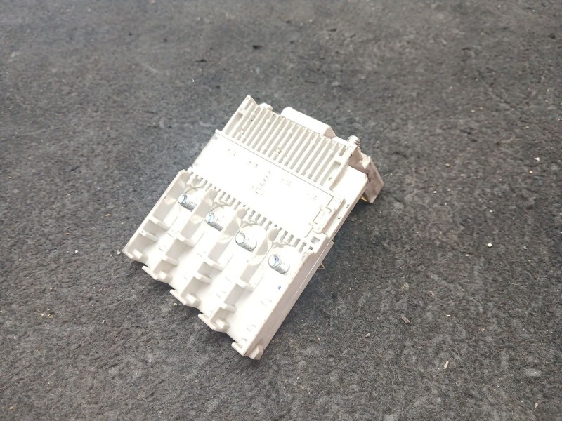 Recambio de caja reles / fusibles para citroën c4 aircross 1.8 hdi 150 awc referencia OEM IAM .  