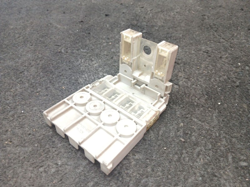 Recambio de caja reles / fusibles para citroën c4 aircross 1.8 hdi 150 awc referencia OEM IAM .  