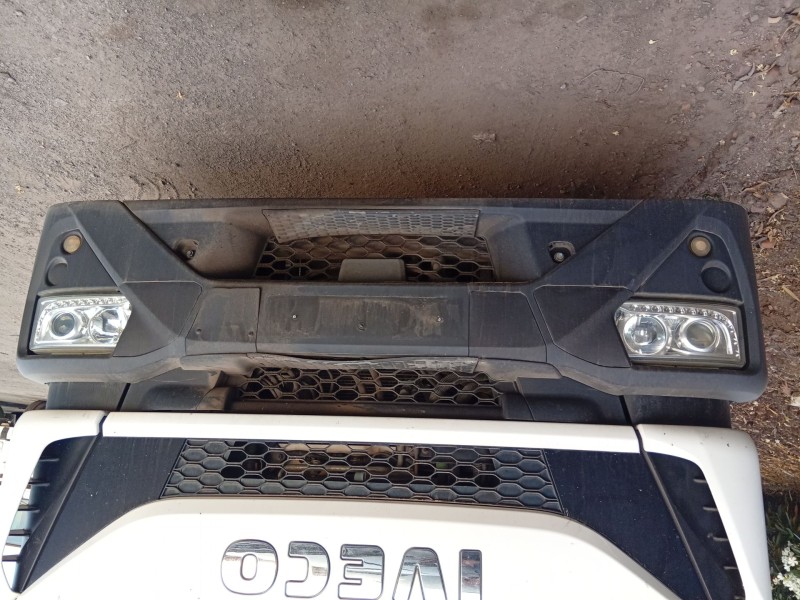 Recambio de paragolpes delantero para iveco eurocargo 150-250 referencia OEM IAM 5801690583  