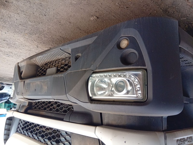 Recambio de paragolpes delantero para iveco eurocargo 150-250 referencia OEM IAM 5801690583  