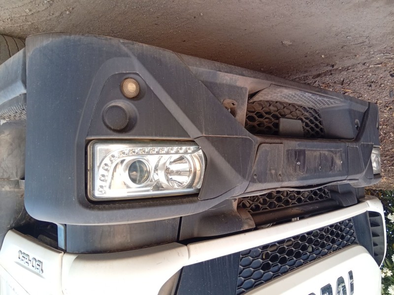 Recambio de paragolpes delantero para iveco eurocargo 150-250 referencia OEM IAM 5801690583  