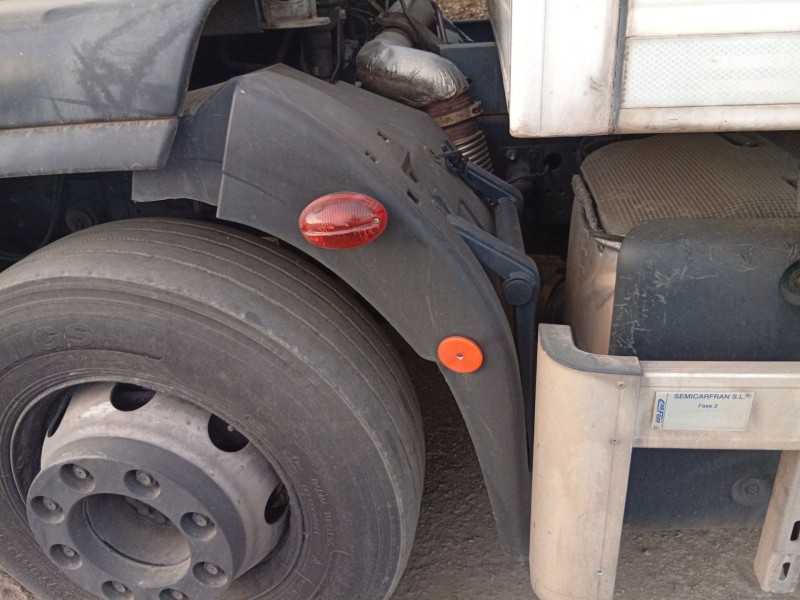 Recambio de paso de rueda delantero izquierdo para iveco eurocargo 150-250 referencia OEM IAM 5801776051  