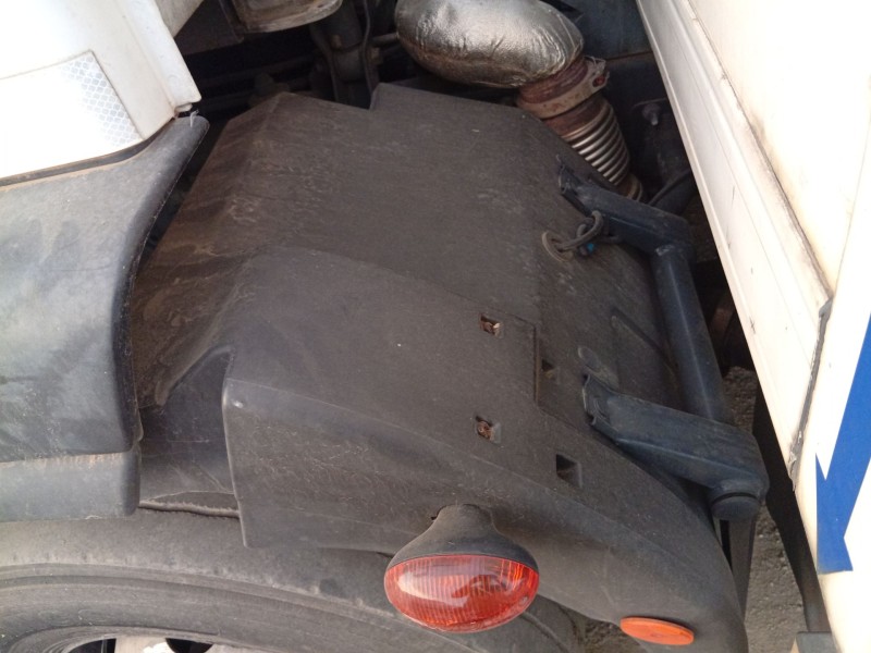 Recambio de paso de rueda delantero izquierdo para iveco eurocargo 150-250 referencia OEM IAM 5801776051  