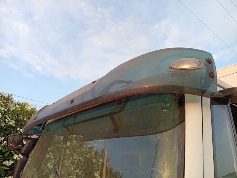 Recambio de moldura para iveco eurocargo 150-250 referencia OEM IAM  VISERA FRONTAL DERIVABRISAS CABINA