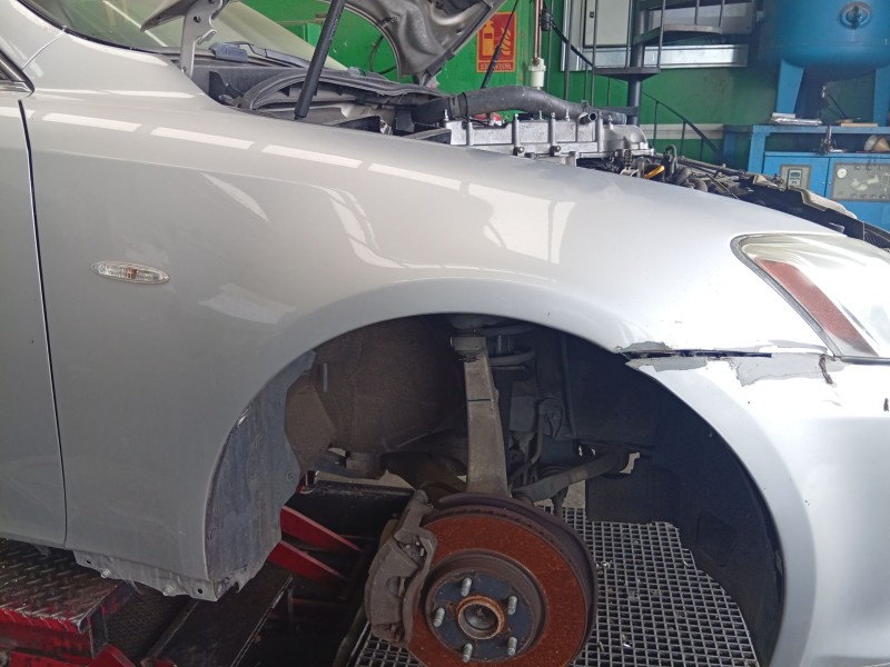 Recambio de aleta delantera derecha para lexus is ii (_e2_) 220d (ale20) referencia OEM IAM   