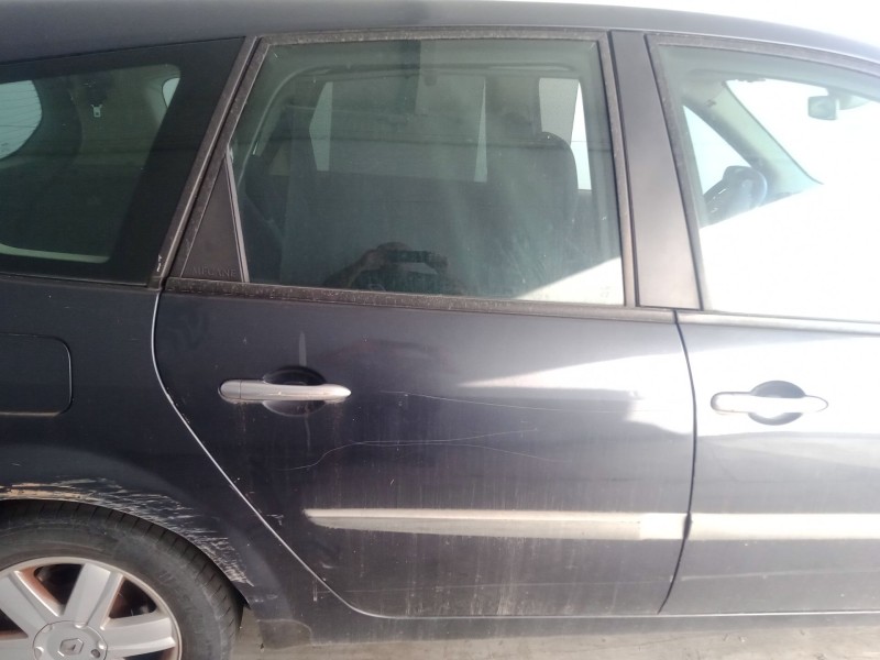 Recambio de puerta trasera derecha para renault grand scénic ii (jm0/1_) 1.9 dci (jm14) referencia OEM IAM   
