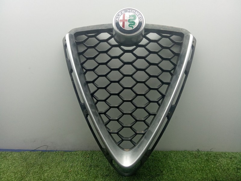Recambio de rejilla paragolpes central para alfa romeo stelvio (949_) 2.0 q4 (949.axf2a) referencia OEM IAM   