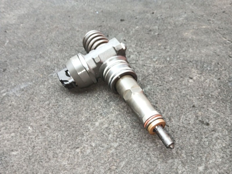 Recambio de inyector para volkswagen touran (1t1, 1t2) 1.9 tdi referencia OEM IAM 038130073AG - 0414720215 BOSCH 