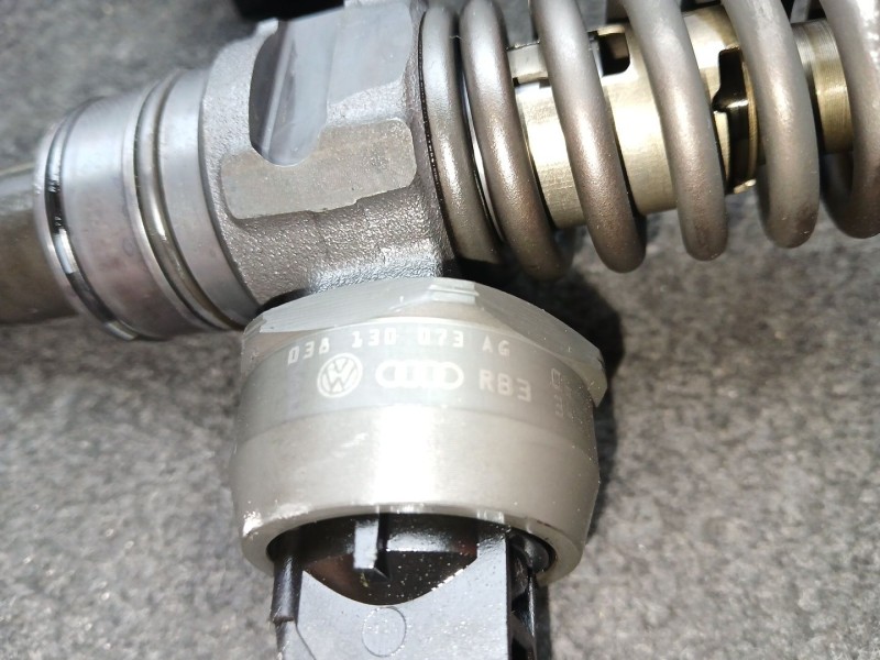 Recambio de inyector para volkswagen touran (1t1, 1t2) 1.9 tdi referencia OEM IAM 038130073AG - 0414720215 BOSCH 